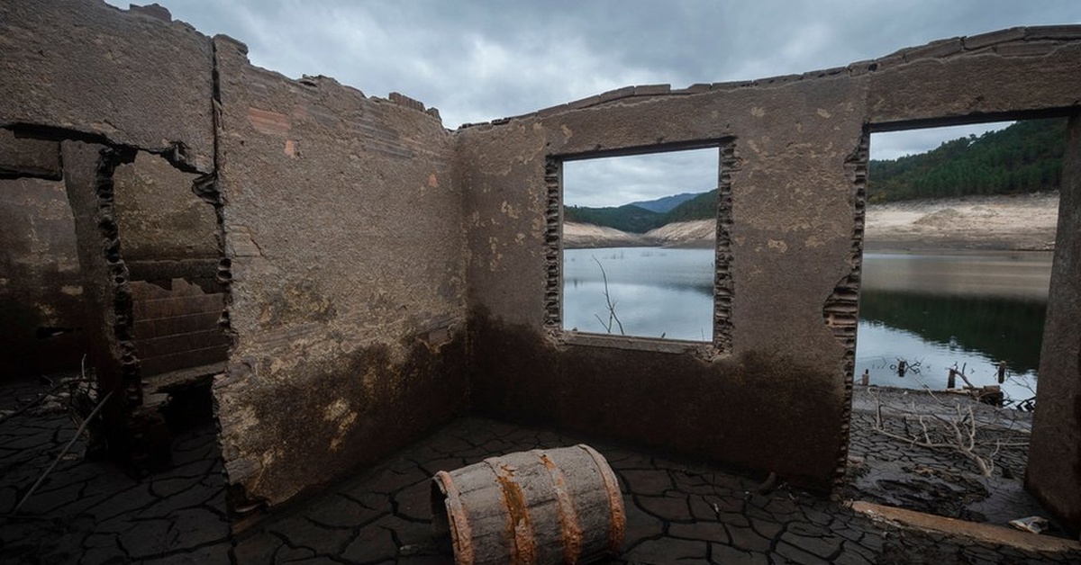 молога город призрак. деревня асередо испания. рыбинское водохранилище молога. деревня ушедшая под воду. филиппины ушло под воду.