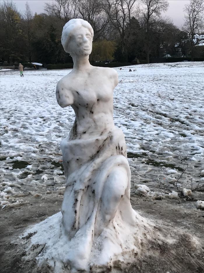 Настоящая снежная баба