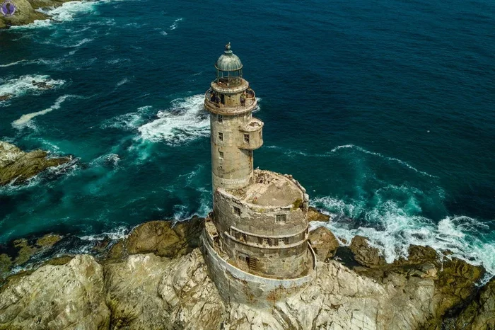 Жемчужина Сахалина: Заброшенный атомный маяк Анива, построенный японцами во времена Карафуто Маяк, Сахалин, Заброшенное, Яндекс Дзен, Длиннопост, Маяк Анива