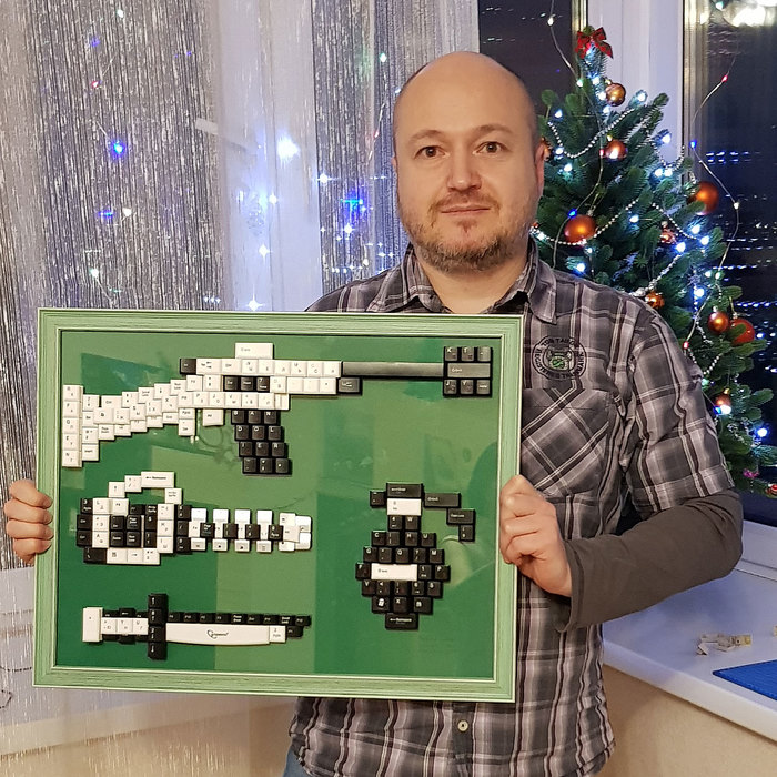 Две древние клавиатуры редакторов криминальной хроники превращаются...