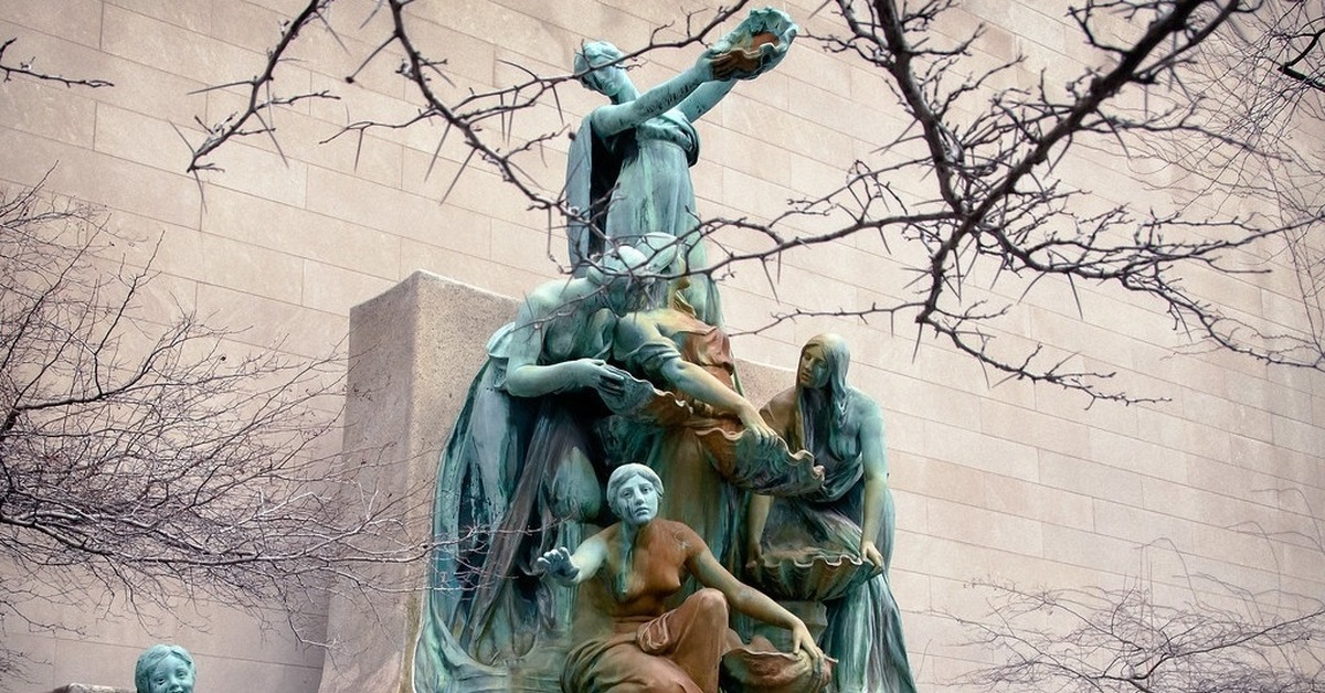 Статуя фонтейн. Fountain of the great Lakes. Конная статуя в Чикаго Иллинойс. The Spirit of the Water Sculpture in Chicago. Steve Art Gallery LLC, USA..