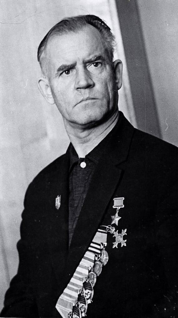 Летом 1942 года подорвал машину в которой находился немецкий генерал. Смотреть фото Летом 1942 года подорвал машину в которой находился немецкий генерал. Смотреть картинку Летом 1942 года подорвал машину в которой находился немецкий генерал. Картинка про Летом 1942 года подорвал машину в которой находился немецкий генерал. Фото Летом 1942 года подорвал машину в которой находился немецкий генерал