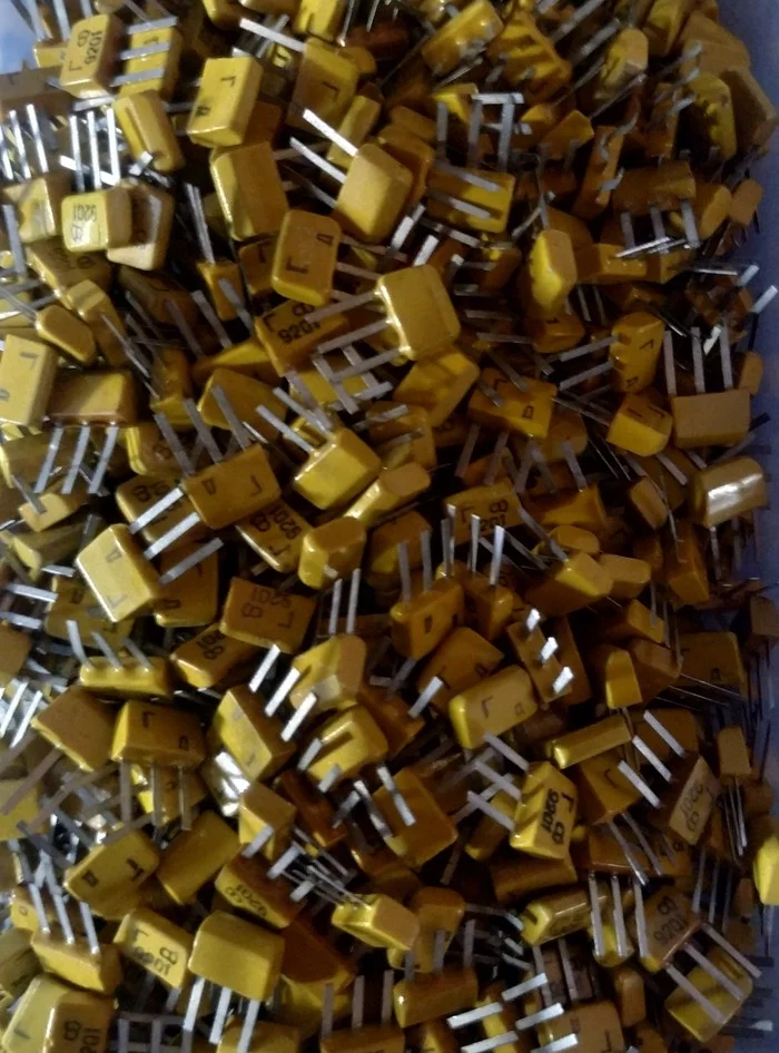 Золото из микросхем. Золотые микросхемы. Золото в микросхемах. Золотые микросхемы фото.