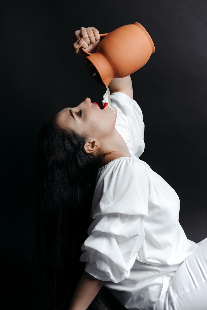 А молочка не хотите?!Съёмка женского портрета в студии