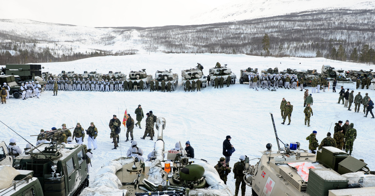 Масштабная группировка военных