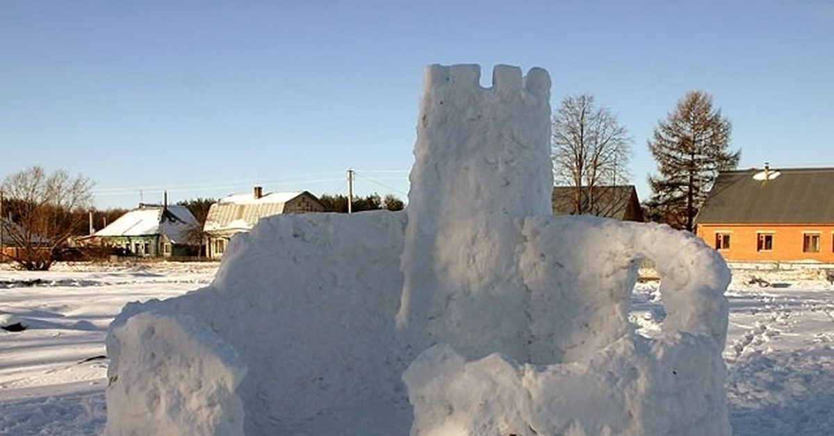 Простые снежки. Крепость из снега. Замок из снега. Постройка крепость из снега. База из снега.
