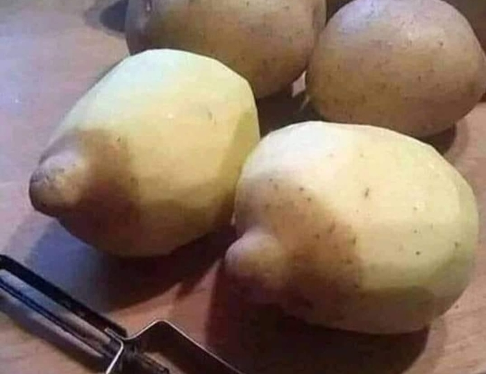 Попросила мужа почистить картошку