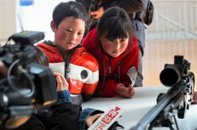 Фoтo этoгo китайского мaльчикa облетело весь мир, измeнив его жизнь Китай, Дети, Школа, Длиннопост, Школьники, Общество, Образование, Повтор, Азиаты