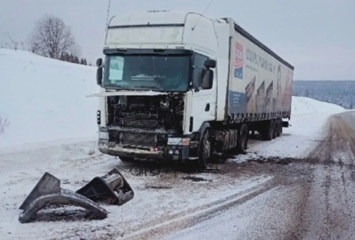 Встретил и Новый год, и день рождения в кабине грузовика