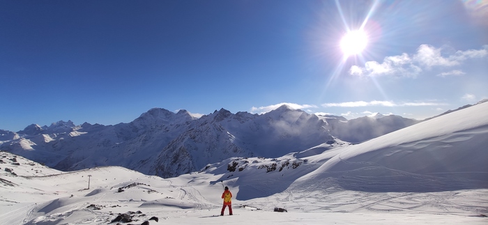 �������