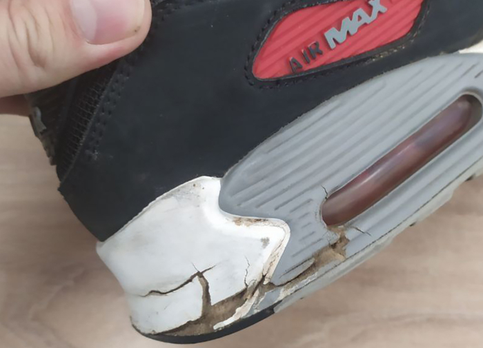 Кроссовки Nike за пару месяцев превратились в хлам