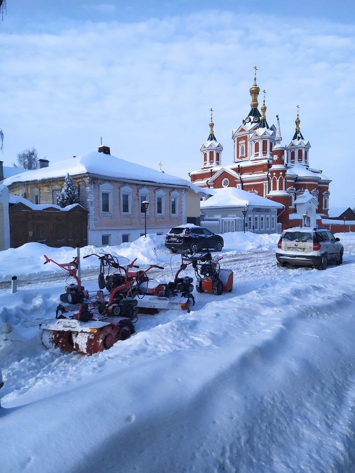 Снегоуборщики на привале