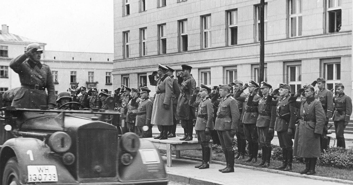 1939 год ссср. Совместный парад вермахта и РККА В Бресте. Парад немцев в Бресте 1939. Брест 22 сентября 1939 года совместный парад вермахта и РККА В Бресте. Парад в Бресте 1939 Кривошеин и Гудериан.