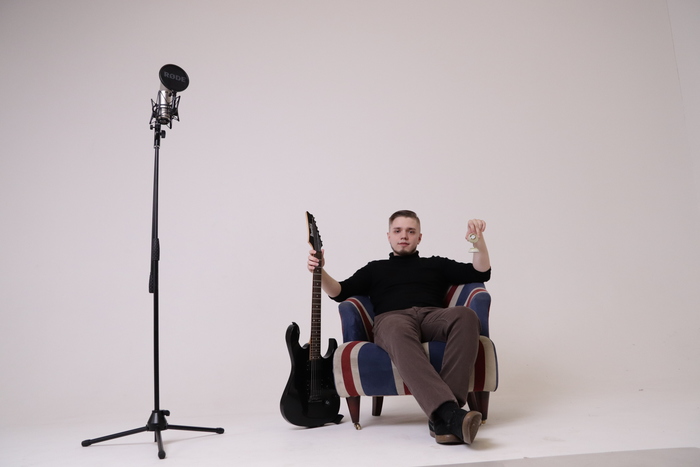 Есть гитаристы?