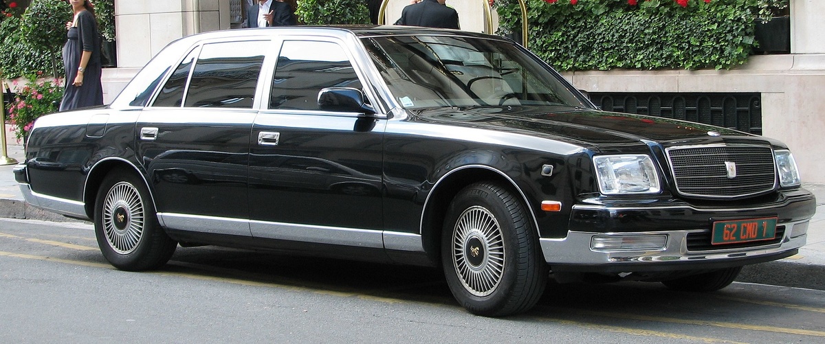 Century much. Toyota Century Royal императора Японии. 1988 Toyota Century. Toyota Century 1996. Toyota Century якудза.