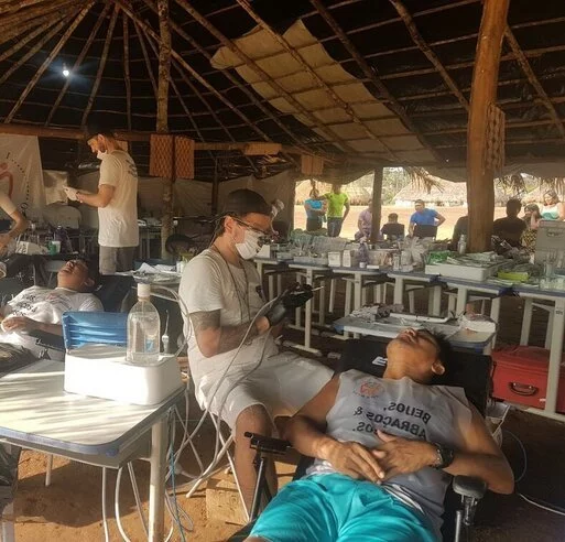 Дантист из Бразилии возвращает красивые улыбки людям, которые не могут оплатить операции Стоматолог, Гуманитарная помощь, Добрые дела, Длиннопост