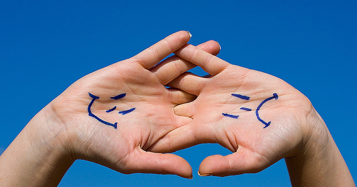 Ладони в небу и улыбка. Рука ладонь. Музыкальные инструменты из дерева своими руками. 2 ладони соединенная вместе. Hand linked.