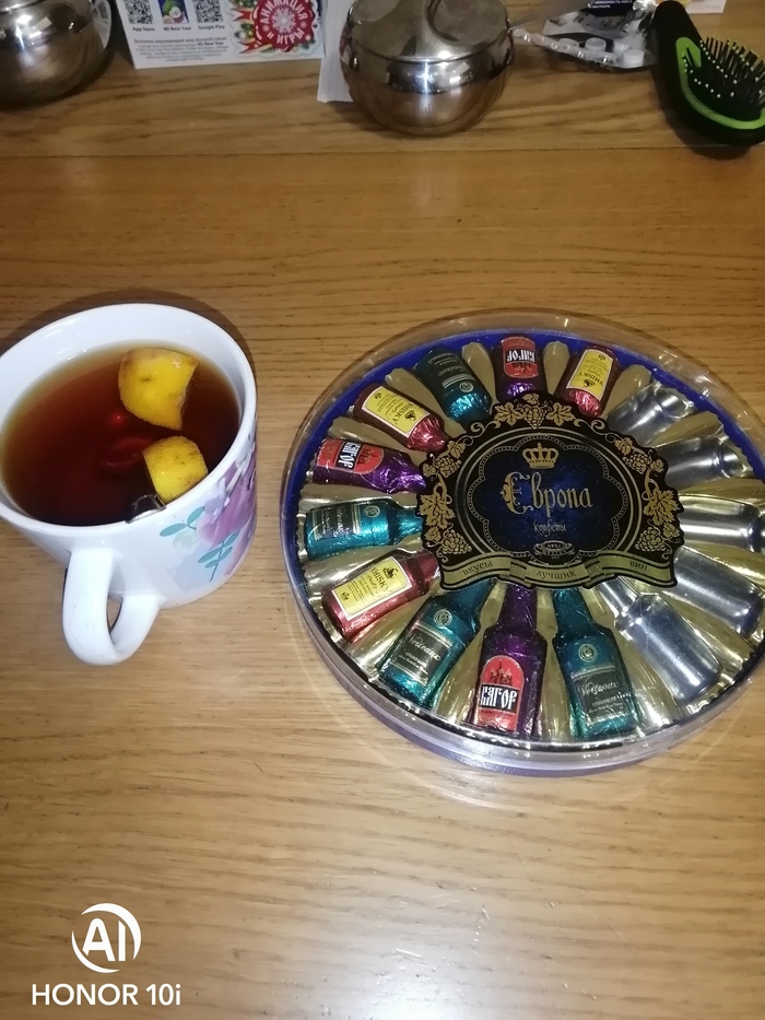 Корона и чай с лимоном