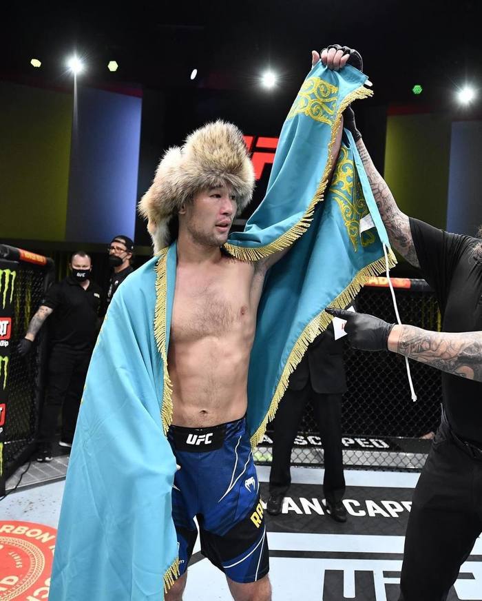 Казахстанский боец Шавкат Рахмонов впервые выступил в главном карде UFC