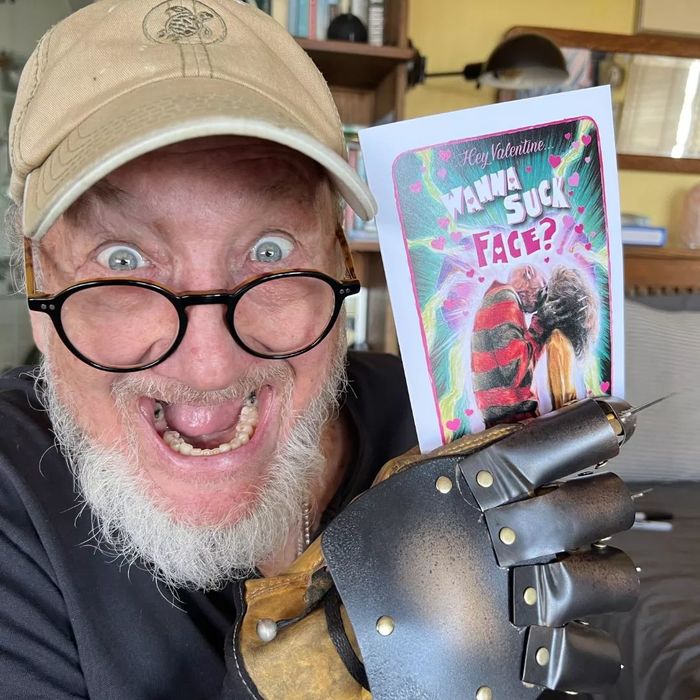 Фредди поздравляет с Днём Валентина!