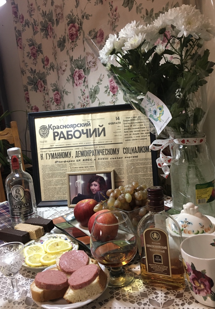 "Три кусочика колбаски..." Как вам такая картина маслом? Этот натюрморт был у меня сегодня в день рождения