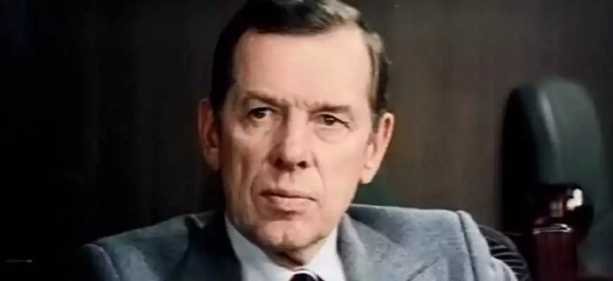 Путь резидента. Долгий путь на родину. Возвращение резидента 1982 обложка. Путь резидента. Путь резидента.