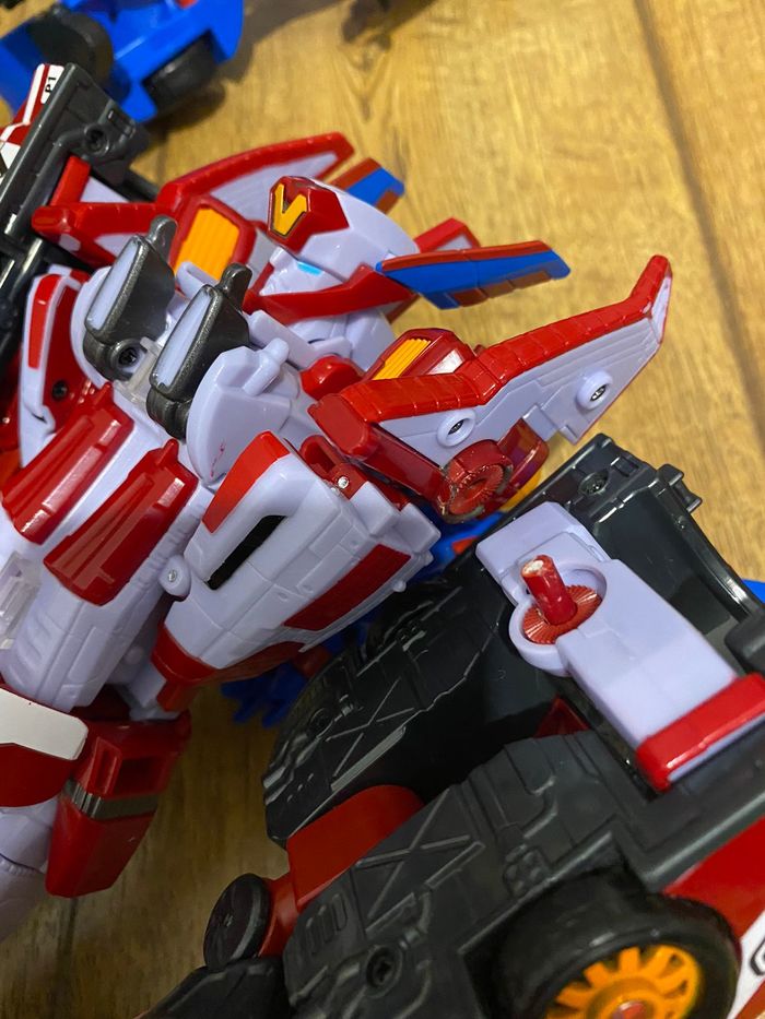 Фанаты тоботов помогите)