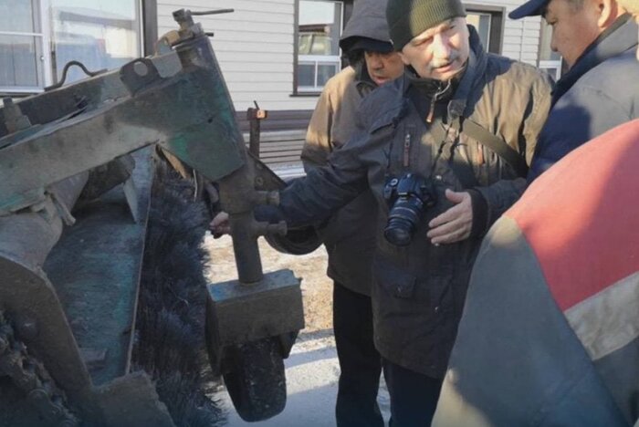 Казахстанские ученые изобрели ледокол для очистки дорог зимой