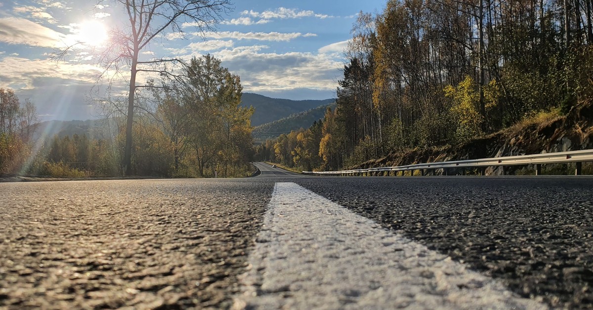 Пк дороги. Дорога вдоль Байкала фото.