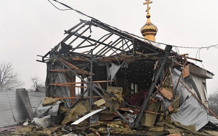 Украинские нацбатальоны принялись за разрушение храмов