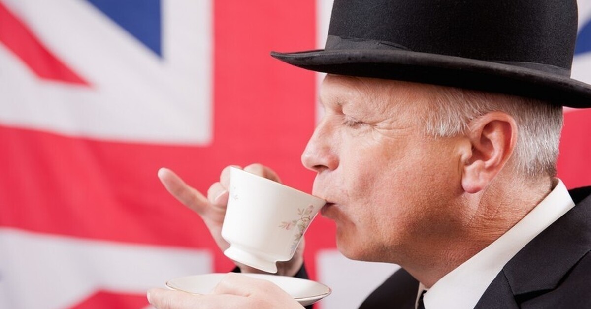 Англичанин живет в красном. Чай в Британии. Англичанин. Типичный англичанин. Англичане пьют чай.