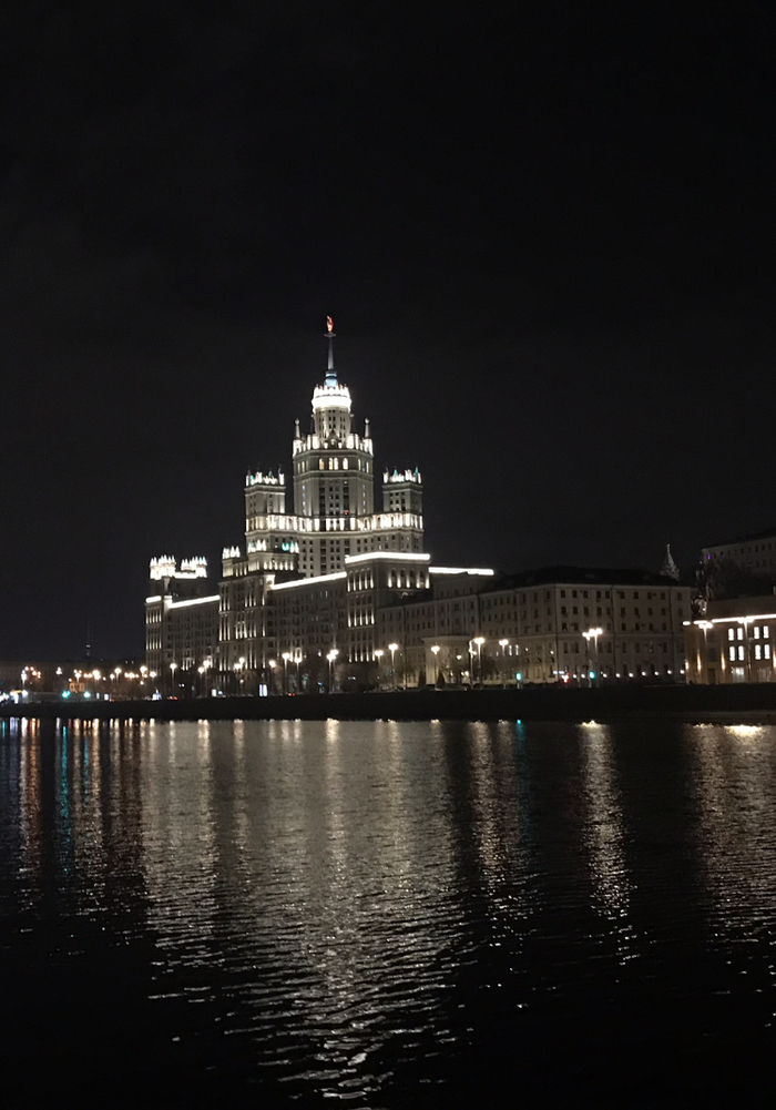 Высотка на Котельнической набережной