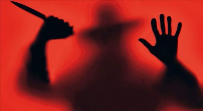 За закрытыми дверями