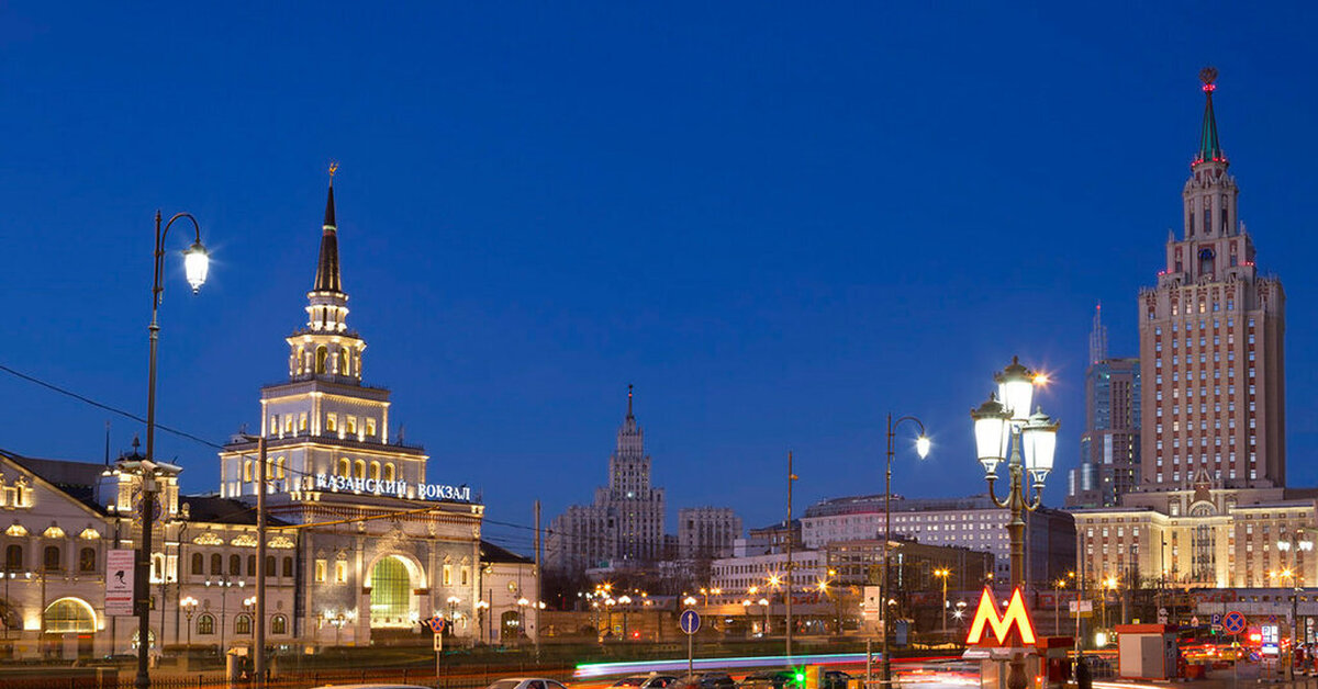 Площадь трех вокзалов метро. Комсомольская площадь Москва. Моква Комсомольская площадь. Комсомольская площадь три вокзала. Казанский вокзал Комсомольская площадь.