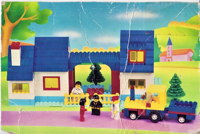 Конструктор из 90х, не лего. Может кому-нибудь покажется знакомым?