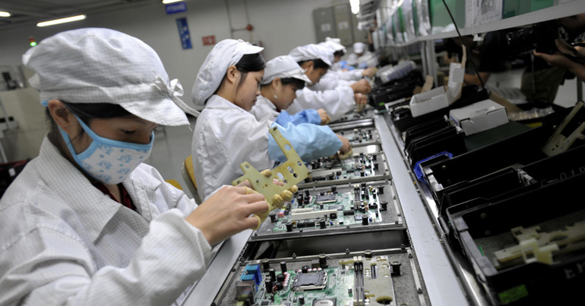 China s industry. Foxconn завод Apple. Фабрика Фоксконн Китай. Foxconn фабрика в Китае. Тайваньский Foxconn завод.