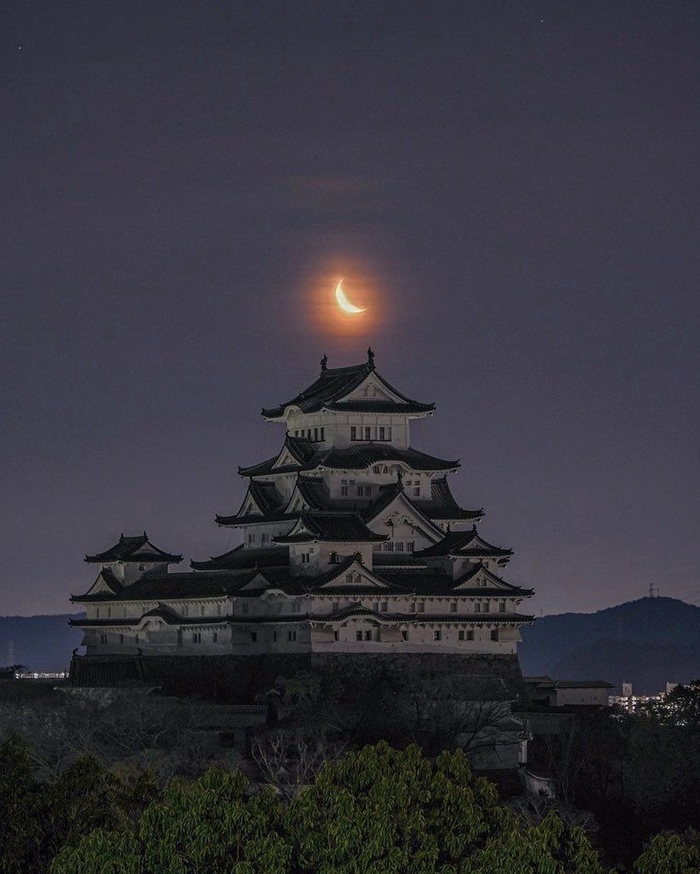 Одно из самых фотогеничных мест в Японии — замок Химодзи — в свете магической луны Япония, Луна, Фотография, Длиннопост