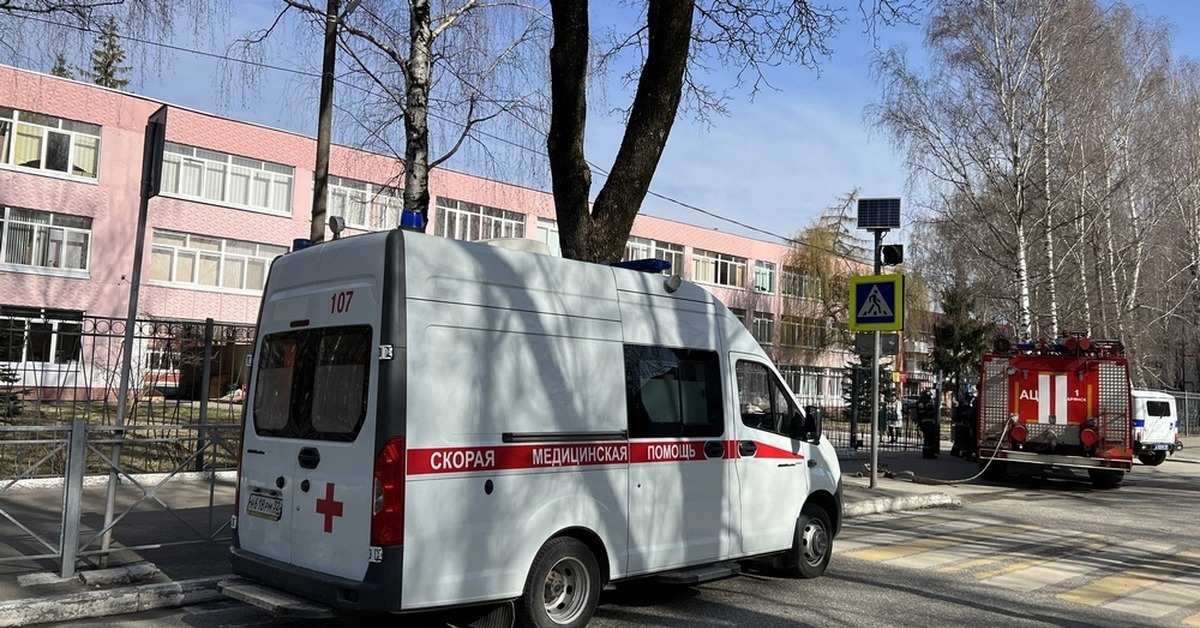 Брянск расстрел в школе. В Брянске эвакуировали школу. Минирование школ в Брянске. Эвакуация школы 32 Брянск. Эвакуация в школе.