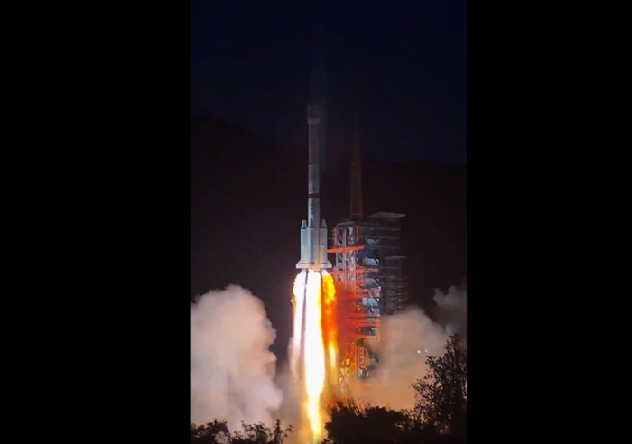 Ракета «Чанчжэн 3B» успешно запустила «Чжунсин 6D». Weibo Запуск ракеты, Космонавтика, Технологии, Космос, Китай, Длиннопост
