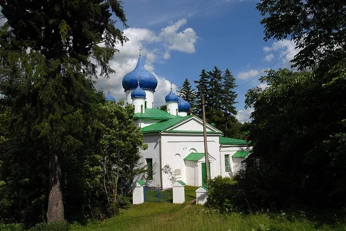 Мало мальский. Мальский монастырь Псковская. Мальский Спасо-Рождественский монастырь. Мальский монастырь обитель. Мальская Долина монастырь.