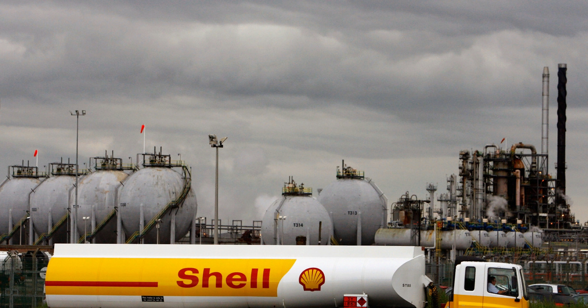 Shell factory. Ройял датч-Шелл. Royal Dutch Shell завод. Royal Dutch Shell о компании. Компания Роял датч Шелл.