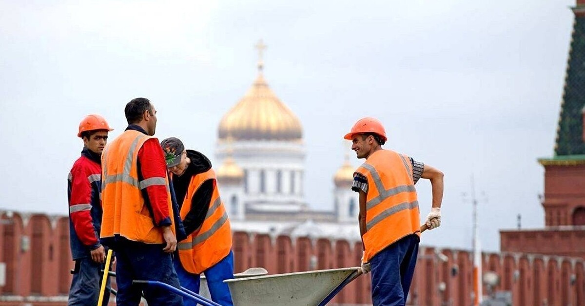 Иностранные граждане трудовые мигранты. Гастарбайтеры в Москве. Иностранная рабочая сила.