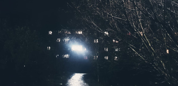 А что нам надо да только свет в оконце