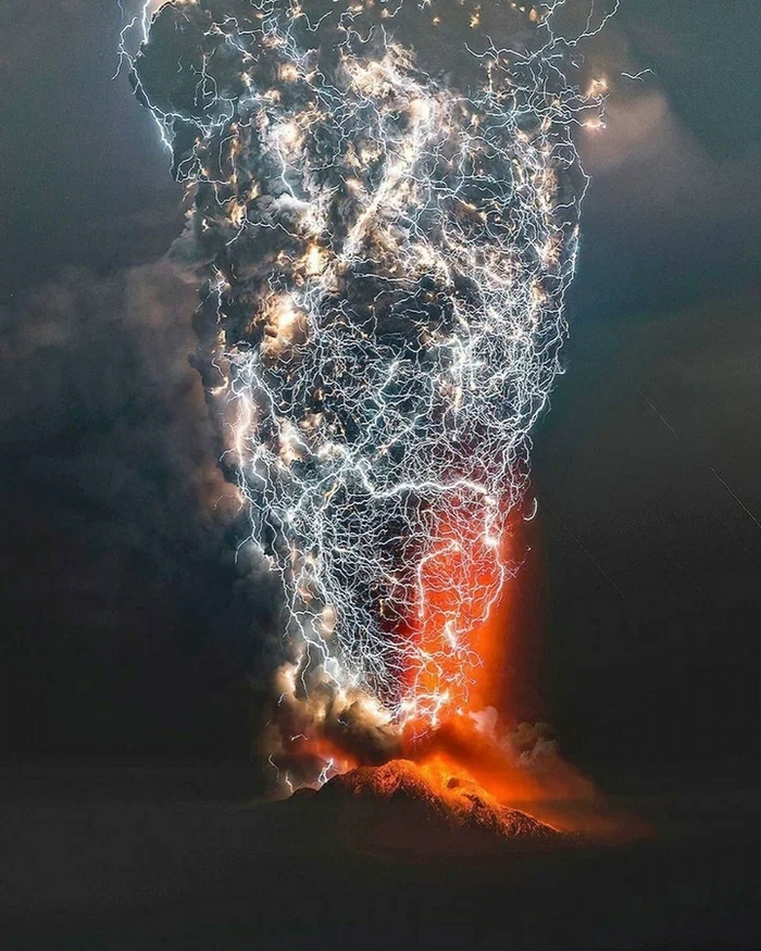 Извержение вулкана Кальбуко на юге Чили