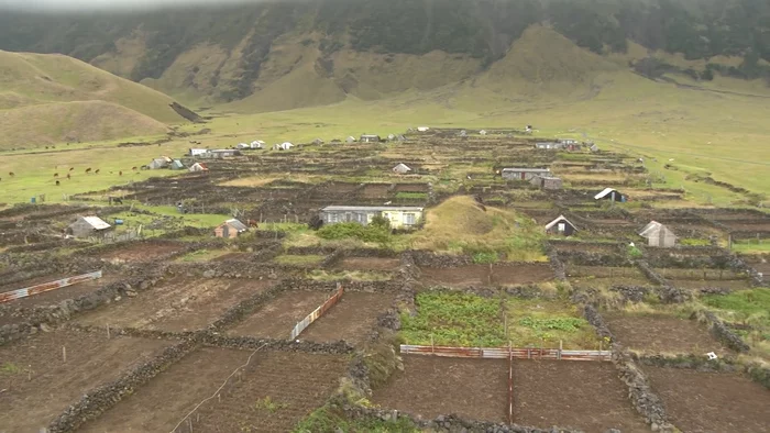 Самый удалённый от цивилизации остров планеты | Остров Тристан-да-Кунья куда очень сложно попасть История, Познавательно, Факты, Туристы, Атлантический океан, Остров, Выживание, Великобритания, Видео, YouTube, Гифка, Длиннопост, Лобстер