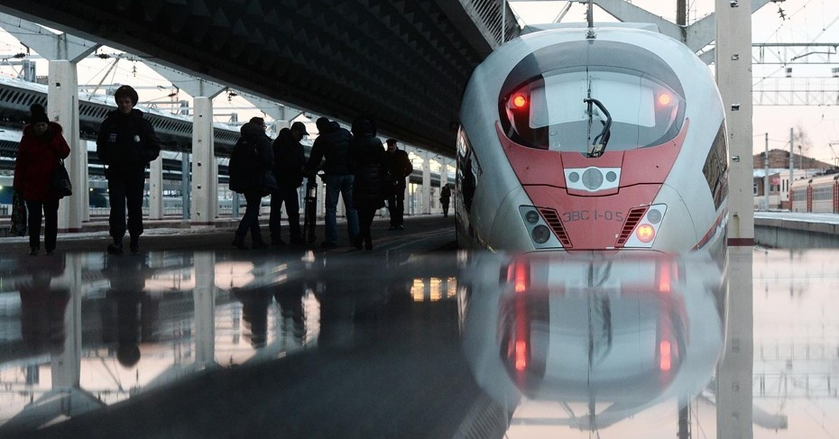 Москва самолетов поездов. Скоростной поезд Сапсан. Сапсан Москва Санкт-Петербург. Поезд Сапсан Нижний Новгород. Высокоскоростной поезд Сапсан.