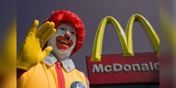 После ухода McDonald's средняя продолжительность жизни в России увеличилась почти на 5 лет Макдоналдс, Рональд Макдональд, Общепит, Фастфуд, Химикаты, Пищевые добавки, Сатира, Юмор, ИА Панорама