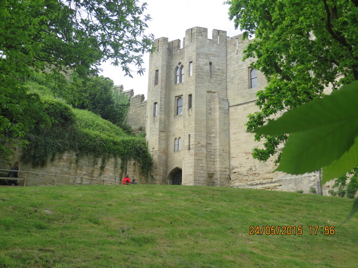   .   (Warwick Castle).  5 , , , , , 