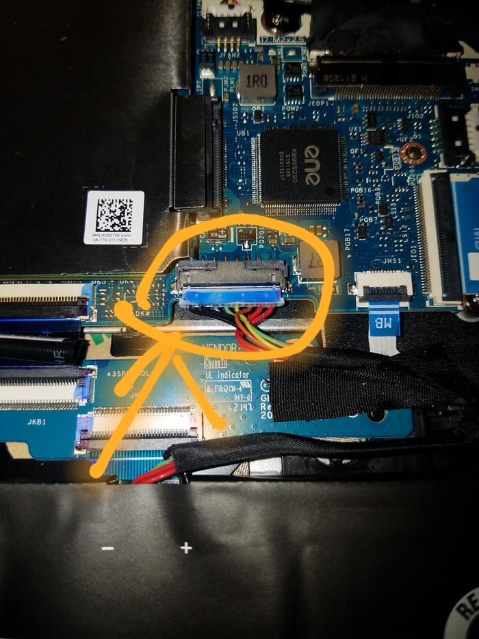 Как вытащить такой шлейф батареи?