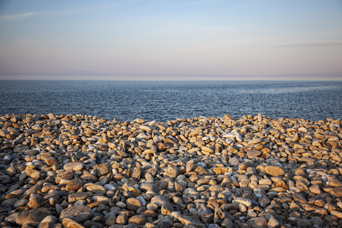 Каменистый берег